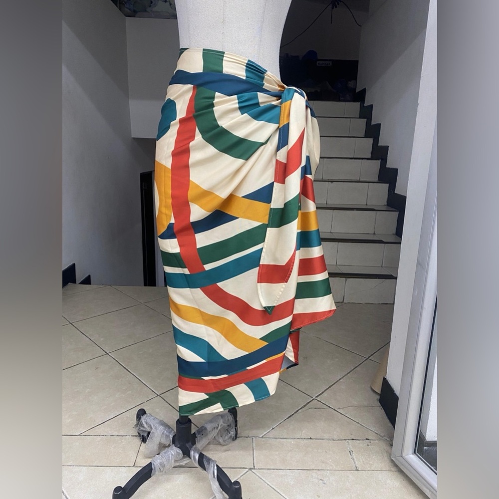Colorful Geometric Two-Piece Set - Picture 2 of 4